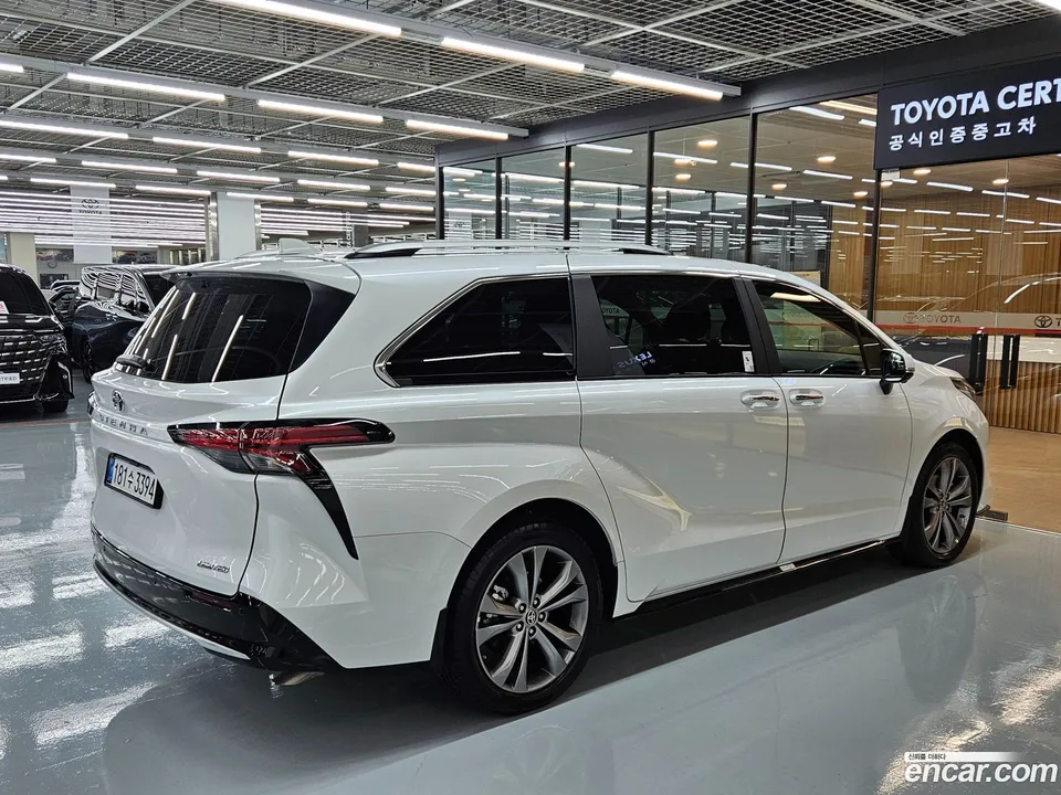 Toyota Sienna 2.5 2WD 2025 — миниатюра 2
