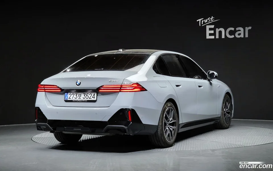 BMW 5 Series 520i M 2025 — миниатюра 2