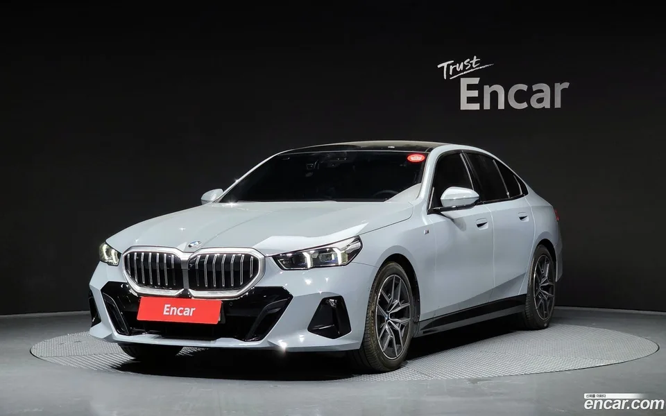 BMW 5 Series (G60) 520i M 2025 — фото 1, купить с доставкой в Москву