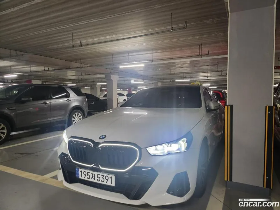 BMW 5 Series 520i 2024 — миниатюра 2
