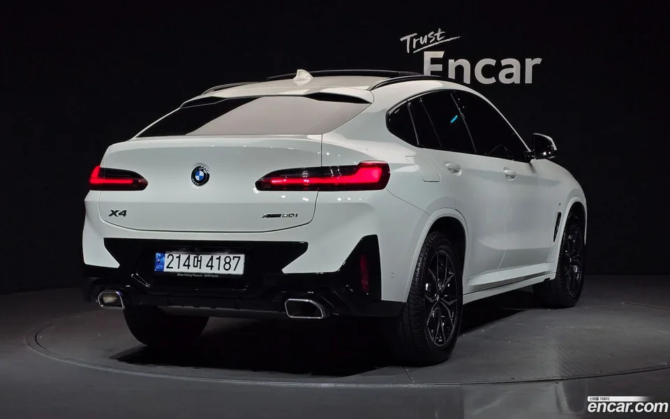 BMW X4 xDrive20i M 2022 — миниатюра 2