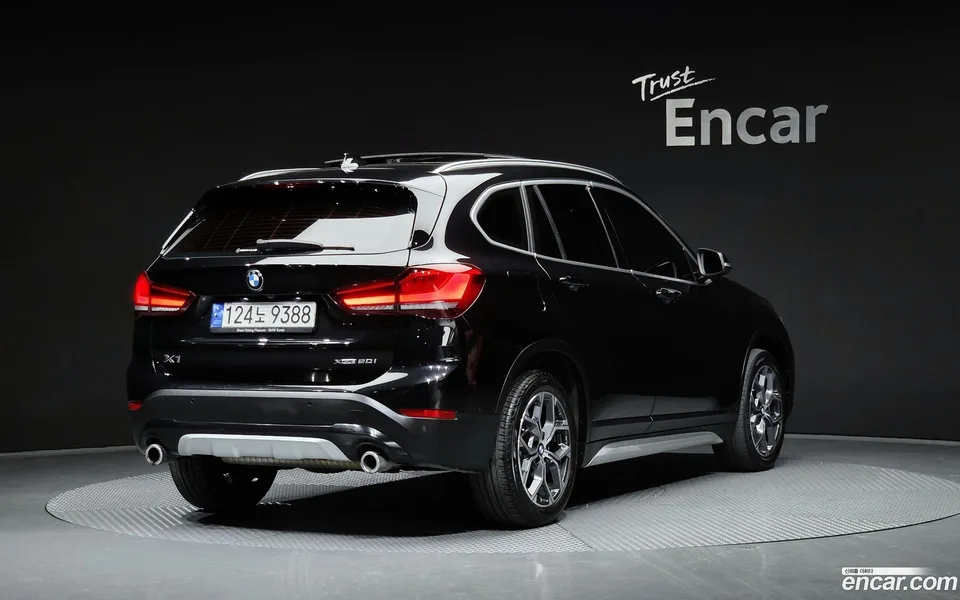BMW X1 xDrive 20i xLine 2022 — миниатюра 2