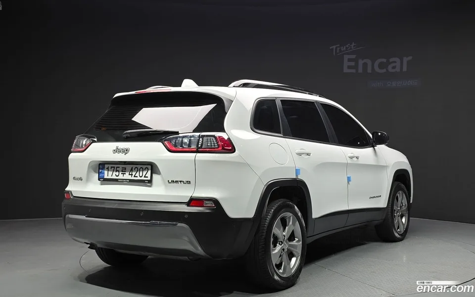 Jeep Cherokee 2.4 AWD 2022 — миниатюра 2