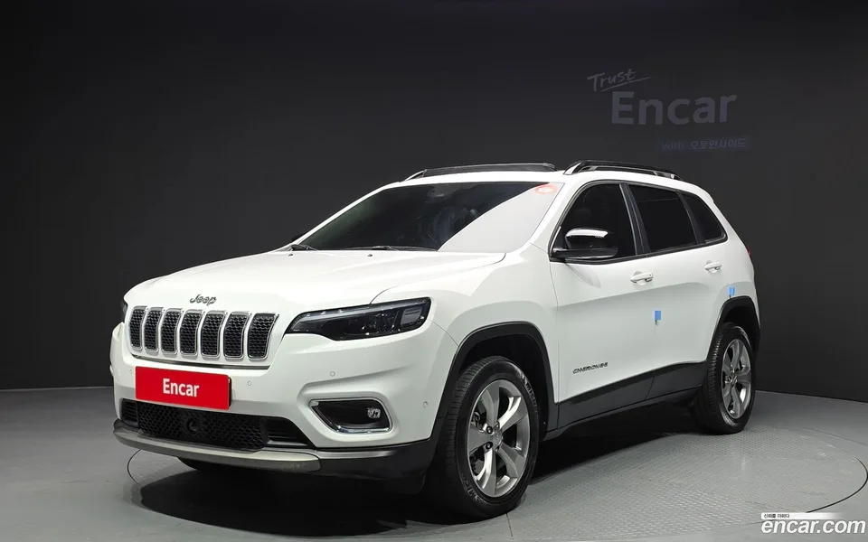 Jeep Cherokee (KL) 2.4 AWD 2022 — фото 1, купить с доставкой в Москву