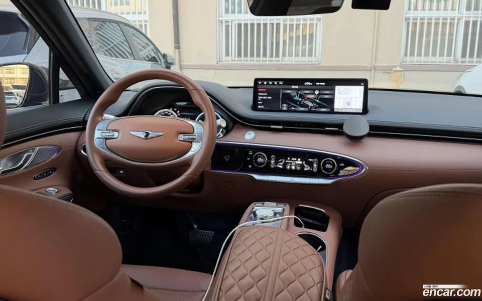 Genesis GV70 2.5T 2WD 2024 — фото 1, купить с доставкой в Москву