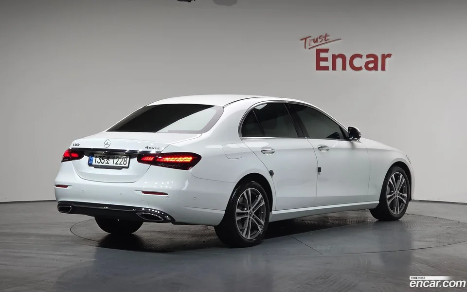 Mercedes-Benz E-Class E350 4MATIC 2022 — миниатюра 2