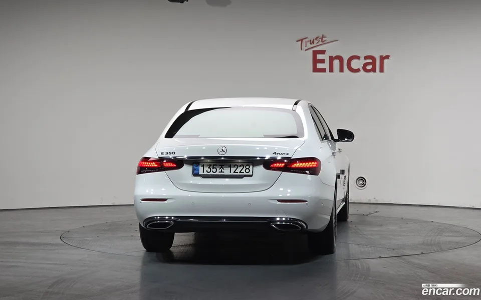 Mercedes-Benz E-Class E350 4MATIC 2022 — миниатюра 4