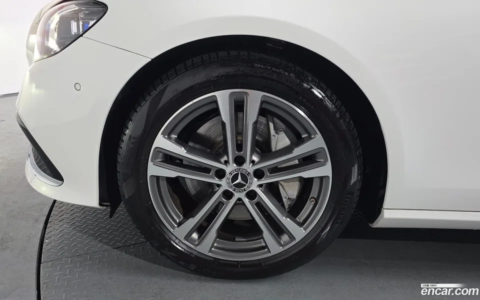 Mercedes-Benz E-Class E350 4MATIC 2022 — миниатюра 5