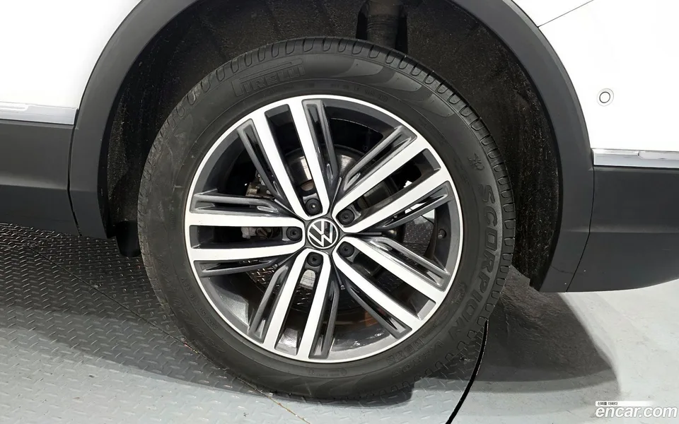 Volkswagen Tiguan Allspace 2.0 TSI 2023 — миниатюра 5