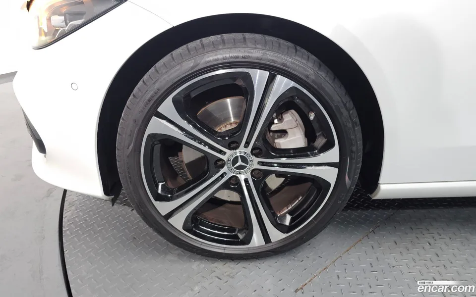 Mercedes-Benz C-Class C300 4MATIC 2023 — миниатюра 5