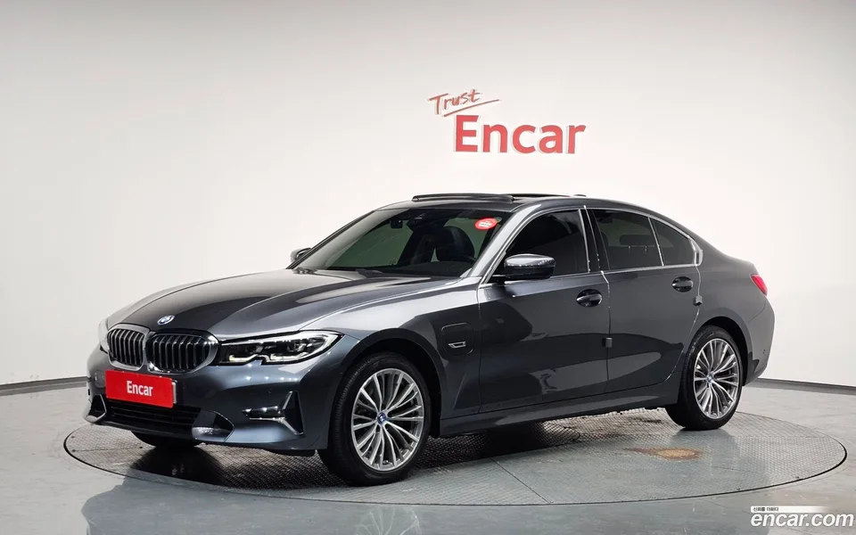 BMW 3 Series 320e 2022 — фото 1, купить с доставкой в Москву
