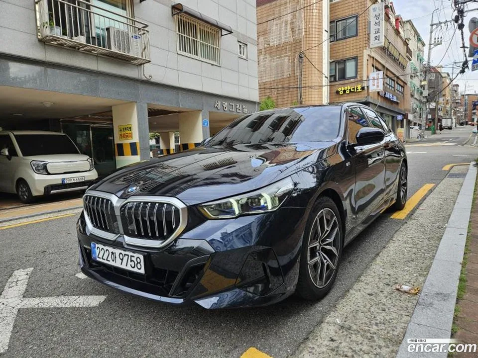 BMW 5 Series 520i M 2024 — миниатюра 2