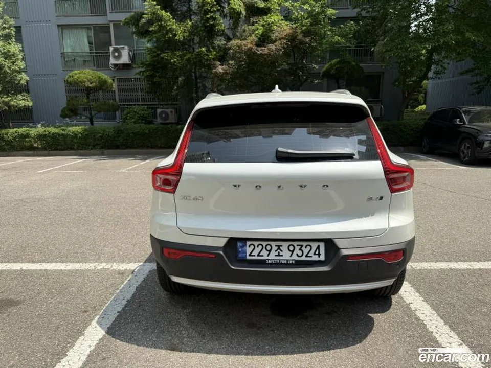 Volvo XC40 B4 2024 — миниатюра 2
