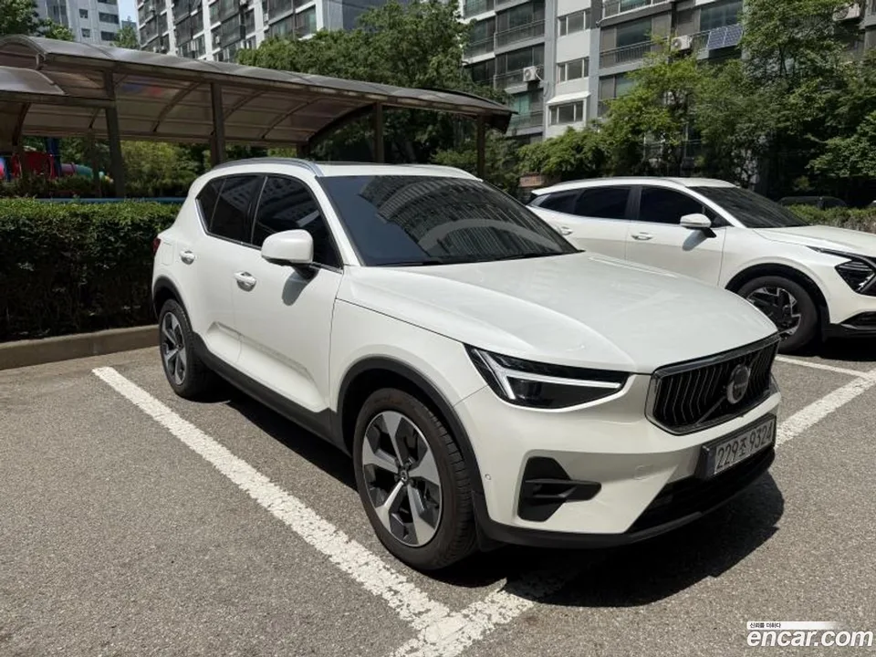 Volvo XC40 B4 2024 — миниатюра 4