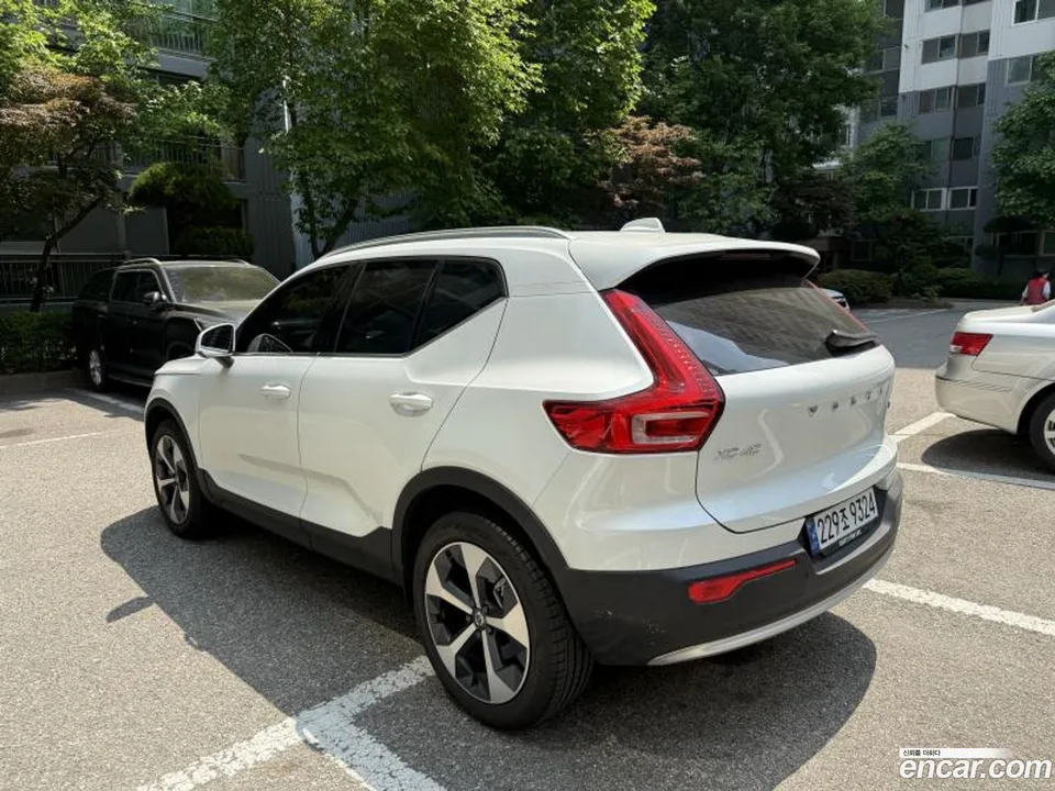 Volvo XC40 B4 2024 — миниатюра 5