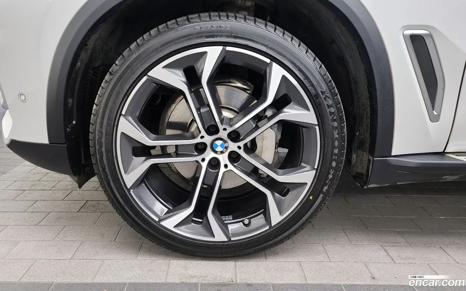 BMW X5 xDrive 40i xLine 2023 — миниатюра 5