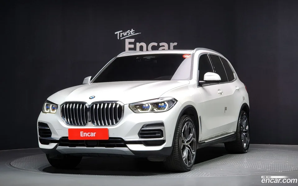 BMW X5 xDrive 40i xLine 2023 — фото 1, купить с доставкой в Москву