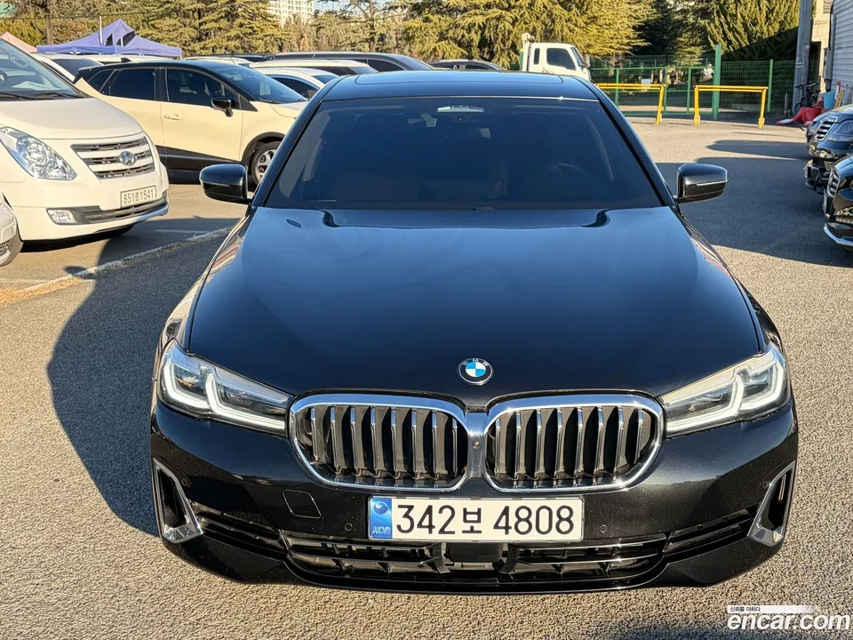 BMW 5 Series 530i 2023 — миниатюра 2