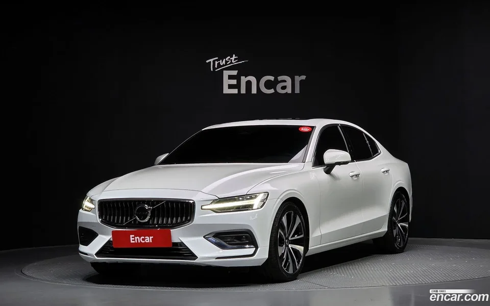 Volvo S60 B5 2023 — фото 1, купить с доставкой в Москву