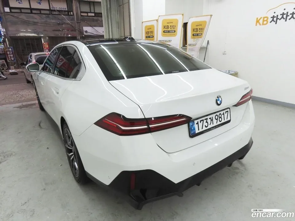 BMW 5 Series 523d M 2024 — миниатюра 4