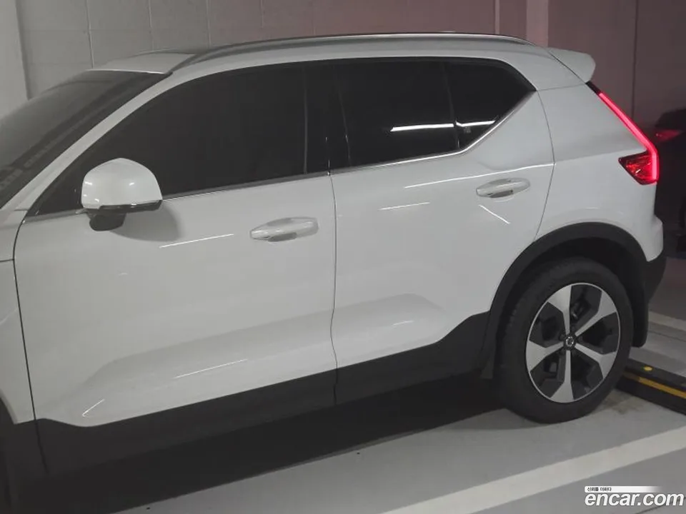 Volvo XC40 B4 2024 — миниатюра 3