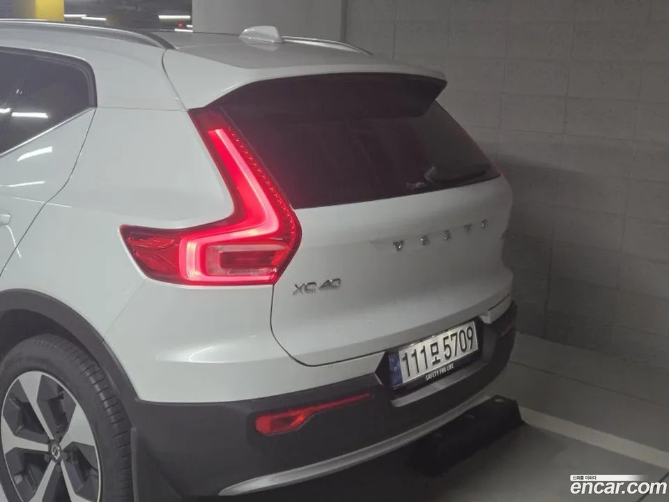 Volvo XC40 B4 2024 — миниатюра 4