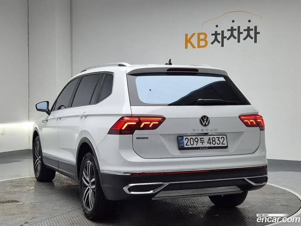 Volkswagen Tiguan Allspace 2.0 TSI 2024 — миниатюра 2