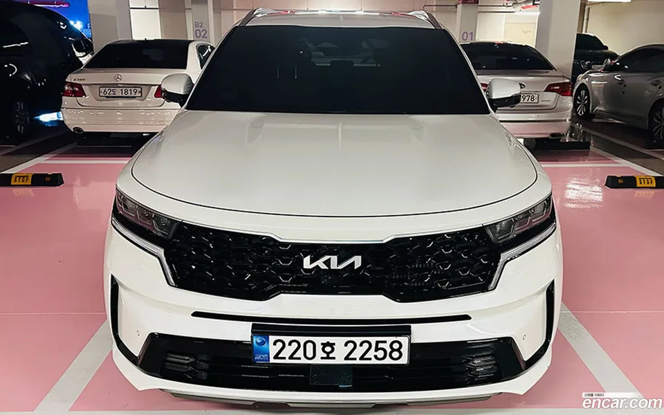 Kia Sorento 2.5T 2WD 2023 — фото 1, купить с доставкой в Москву