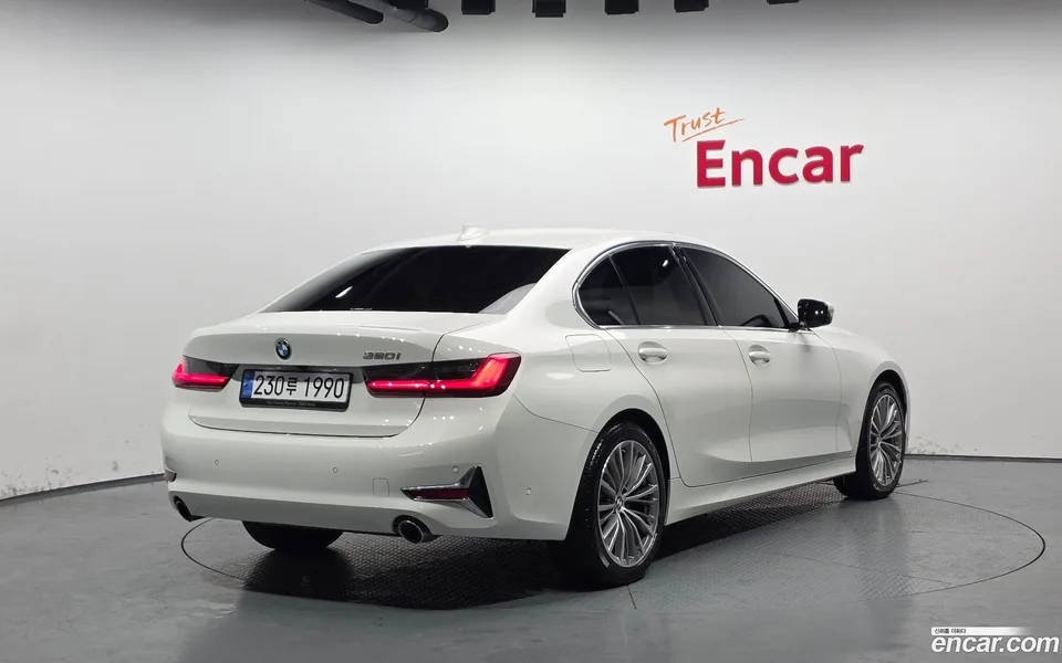 BMW 3 Series 320i 2022 — миниатюра 2