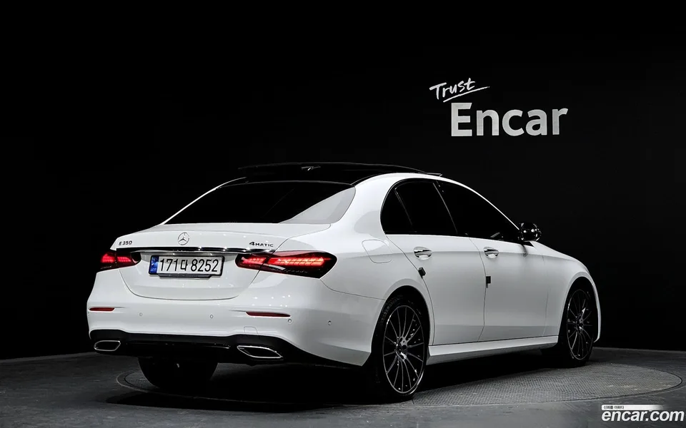 Mercedes-Benz E-Class E350 4MATIC AMG Line 2023 — миниатюра 2