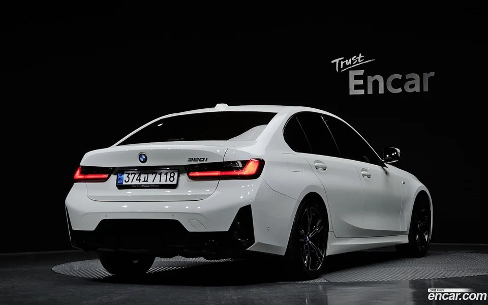 BMW 3 Series 320i M 2023 — миниатюра 2