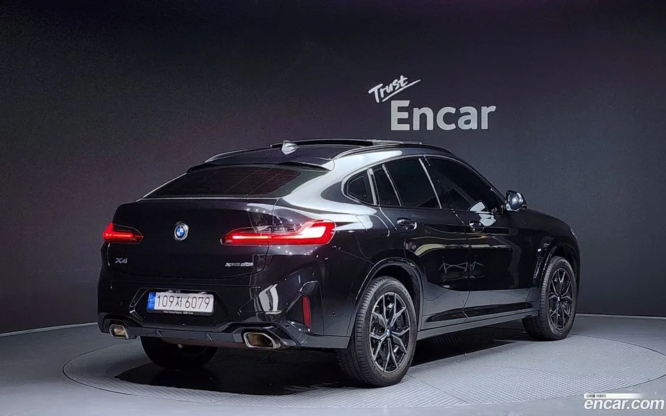 BMW X4 xDrive20i M 2022 — миниатюра 2