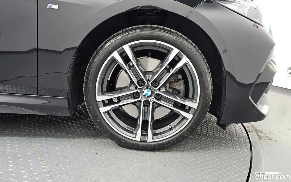 BMW 2 Series Gran Coupe 220i M 2023 — миниатюра 5