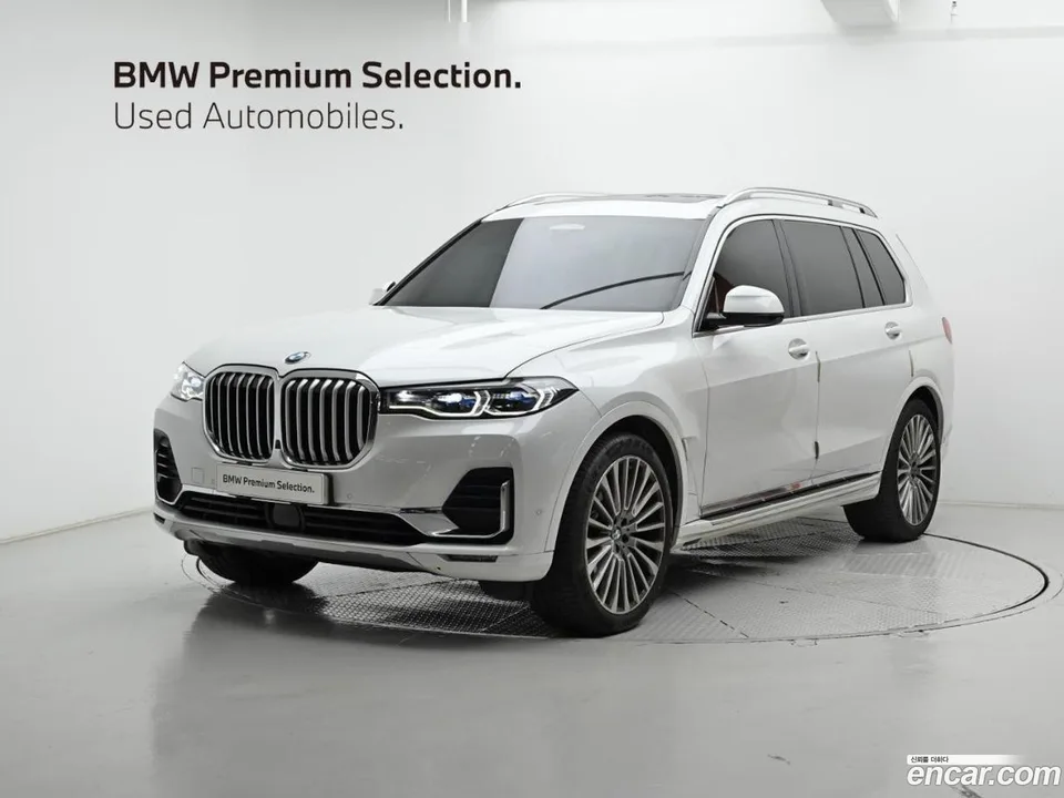 BMW X7 xDrive 40i 7 2022 — фото 1, купить с доставкой в Москву