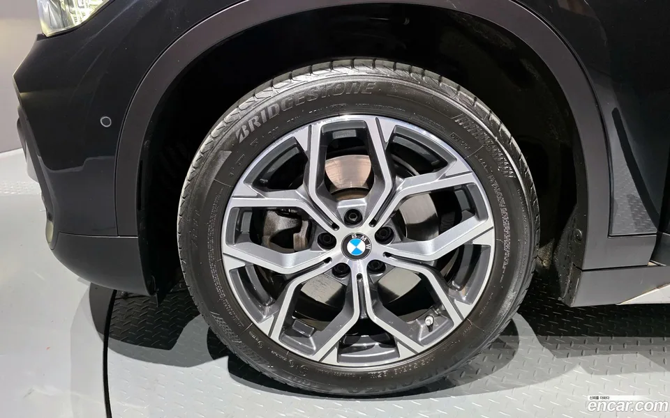 BMW X1 xDrive 20i xLine 2022 — миниатюра 5