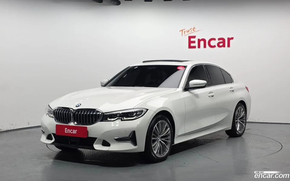 BMW 3 Series 320i 2022 — фото 1, купить с доставкой в Москву