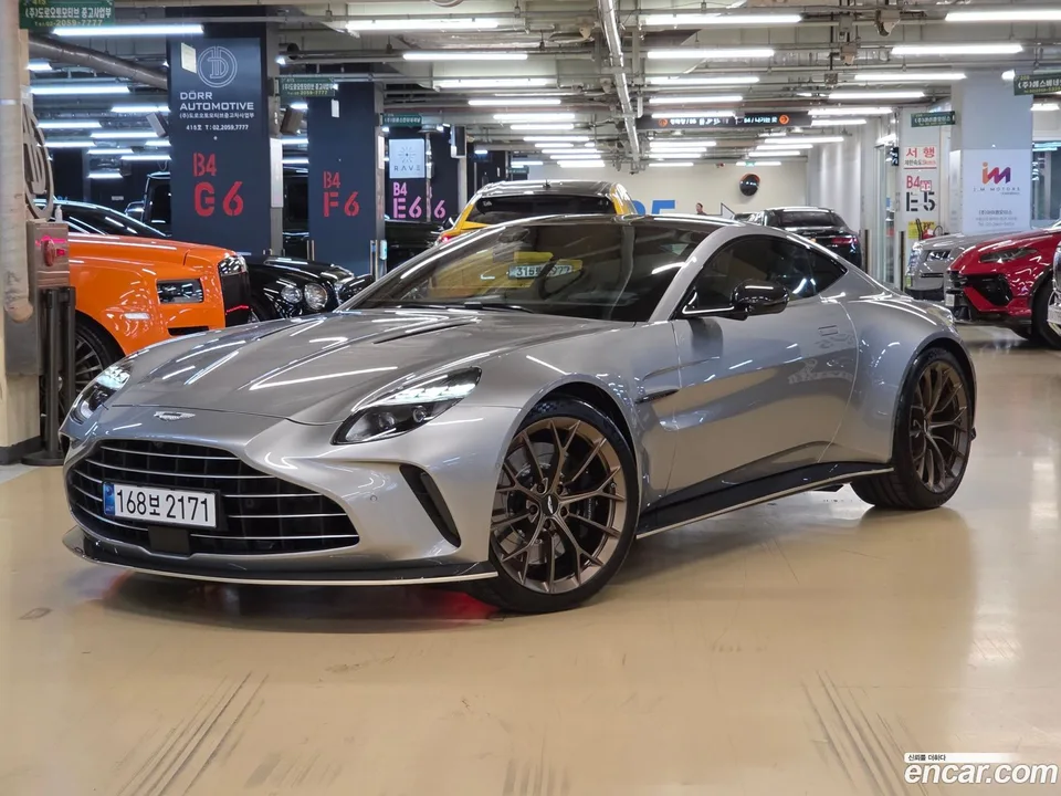 Aston Martin Vantage 4.0 V8 2025 — миниатюра 2