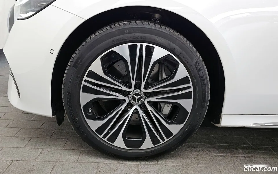 Mercedes-Benz E-Class E350e 4MATIC 2025 — миниатюра 5