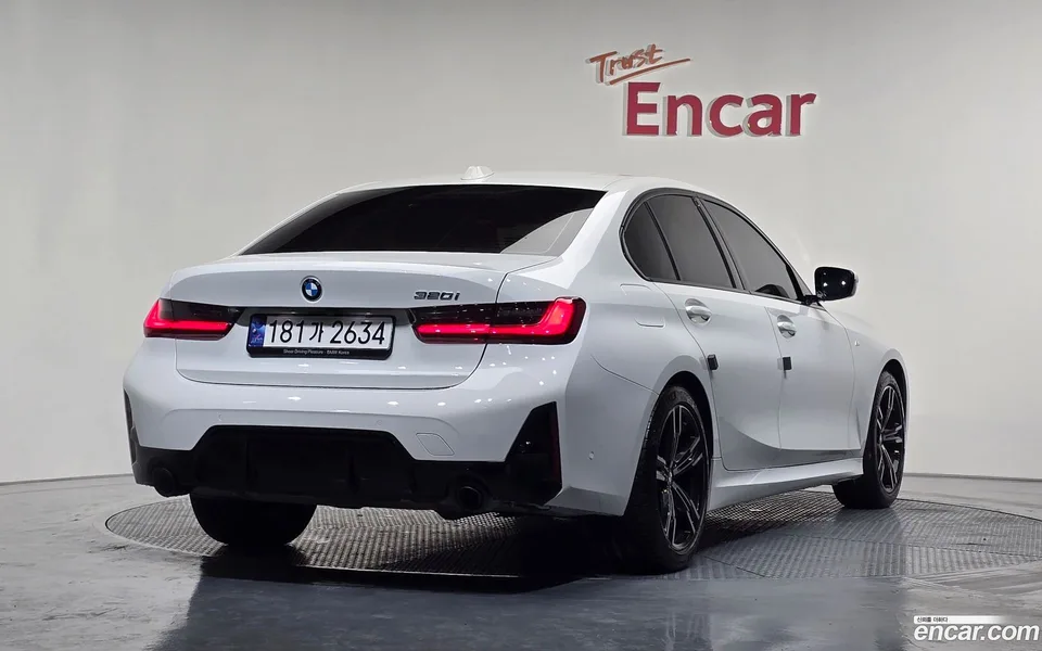 BMW 3 Series 320i M 2022 — миниатюра 2