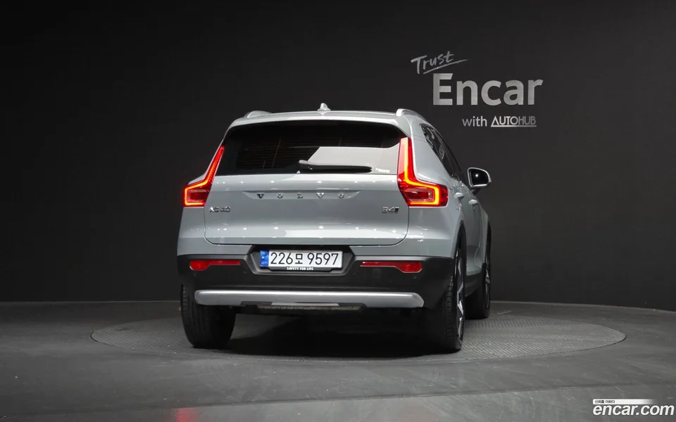 Volvo XC40 B4 2024 — миниатюра 4