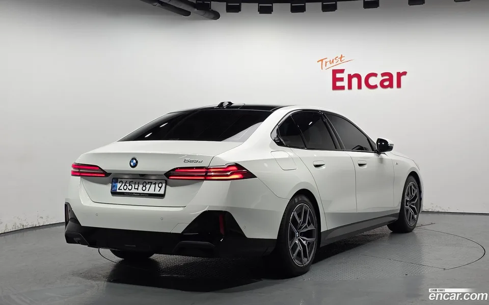BMW 5 Series 523d M 2025 — миниатюра 2