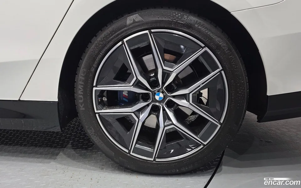 BMW 5 Series 523d M 2025 — миниатюра 5