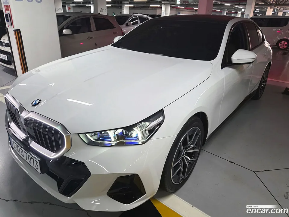 BMW 5 Series 520i M 2025 — миниатюра 2