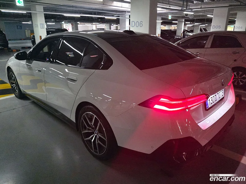 BMW 5 Series 520i M 2025 — миниатюра 3