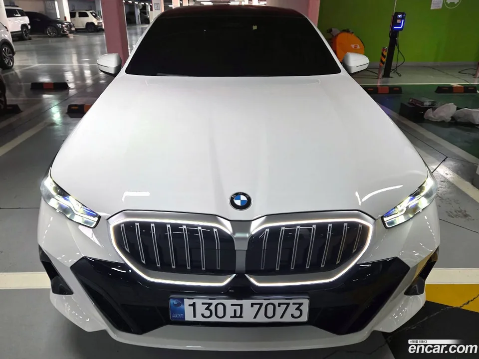 BMW 5 Series (G60) 520i M 2025 — фото 1, купить с доставкой в Москву