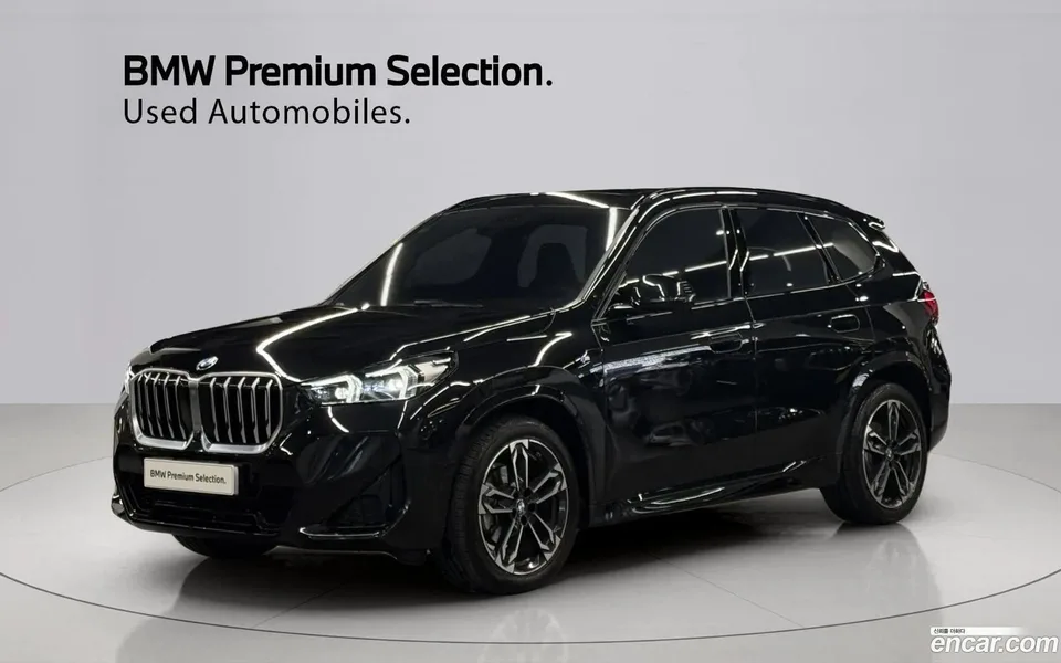 BMW X1 sDrive 20i M 2023 — фото 1, купить с доставкой в Москву