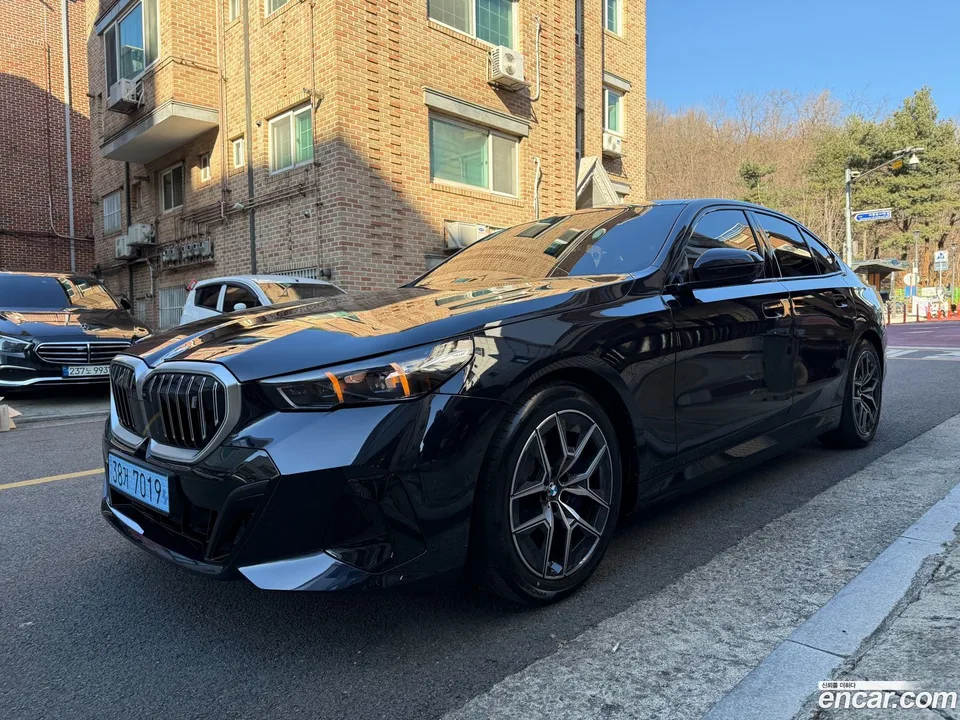 BMW i5 eDrive 40 M 2025 — миниатюра 2