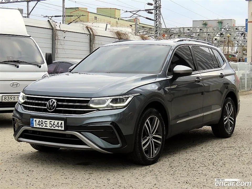 Volkswagen Tiguan Allspace 2.0 TSI 2023 — миниатюра 2