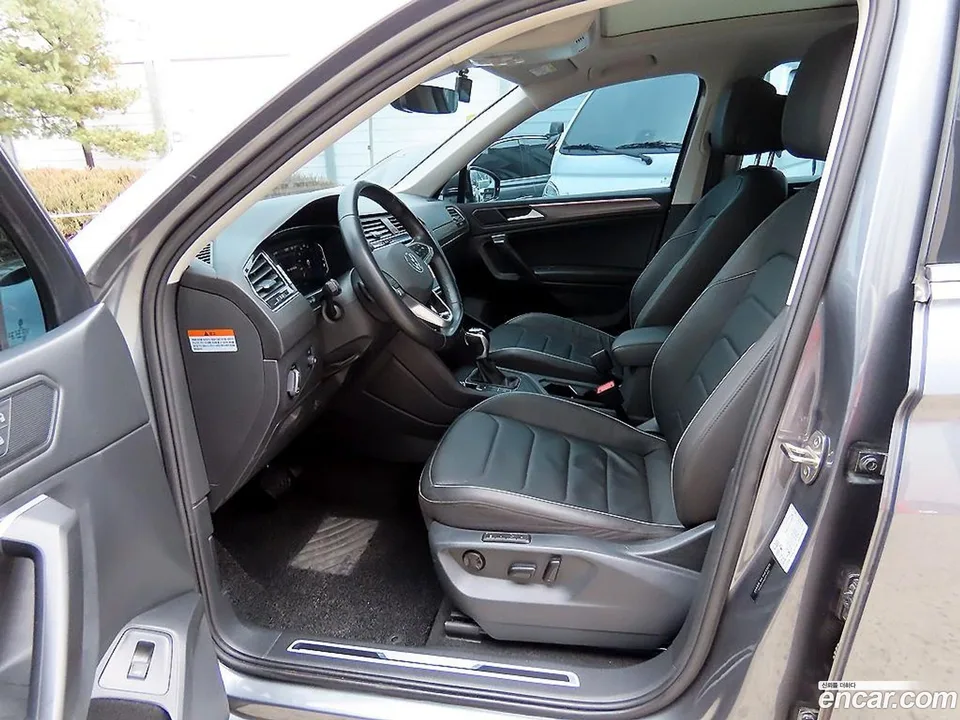 Volkswagen Tiguan Allspace 2.0 TSI 2023 — миниатюра 4