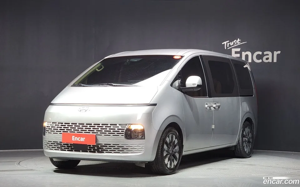 Hyundai Staria 9 2022 — фото 1, купить с доставкой в Москву